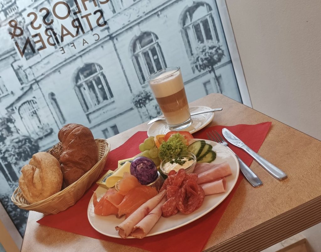 Frühstück im Handelshof