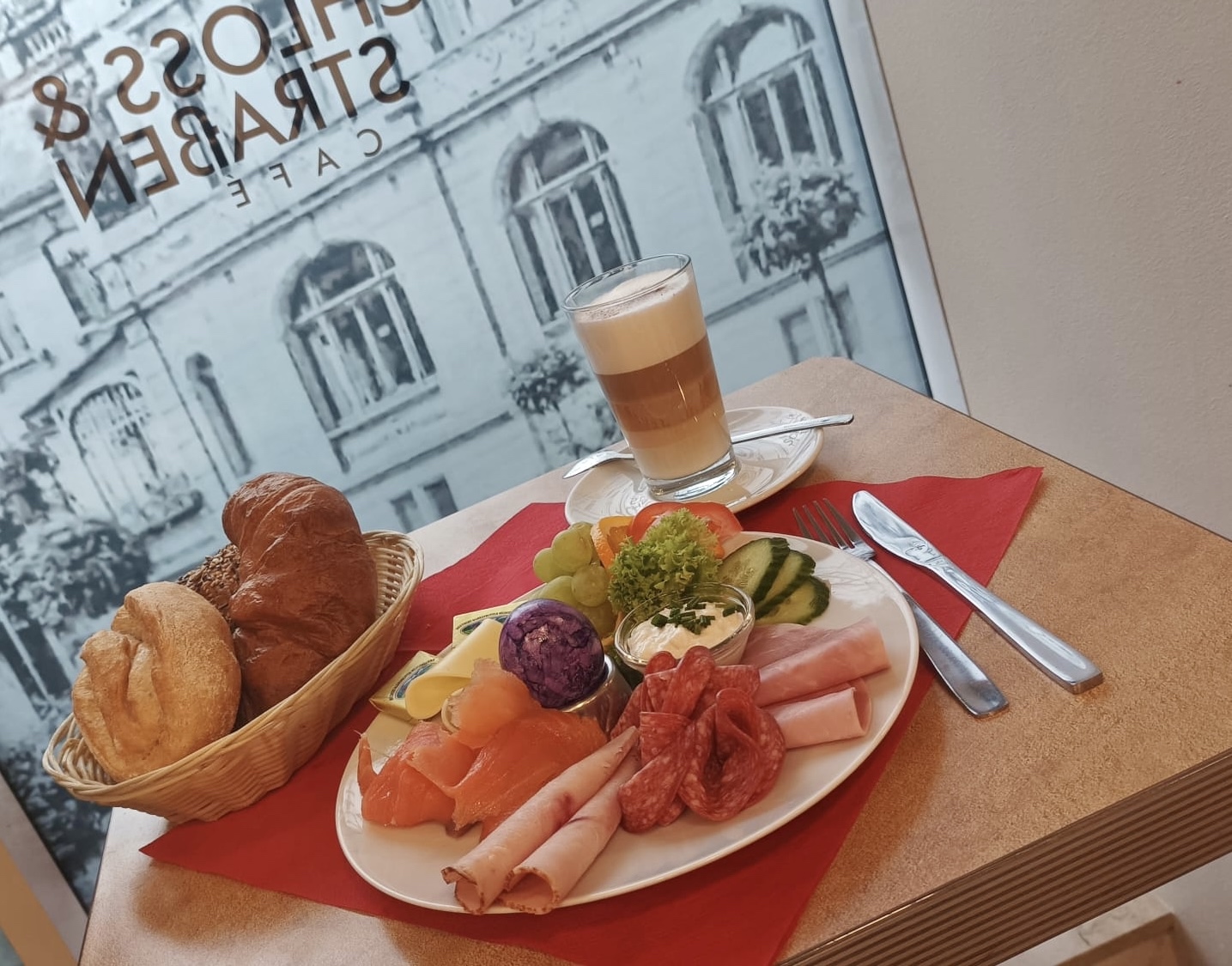 Frühstück im Handelshof